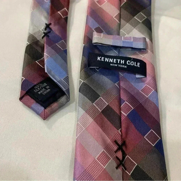 Kenneth Cole men  100% silk necktie - Picture 1 of 5